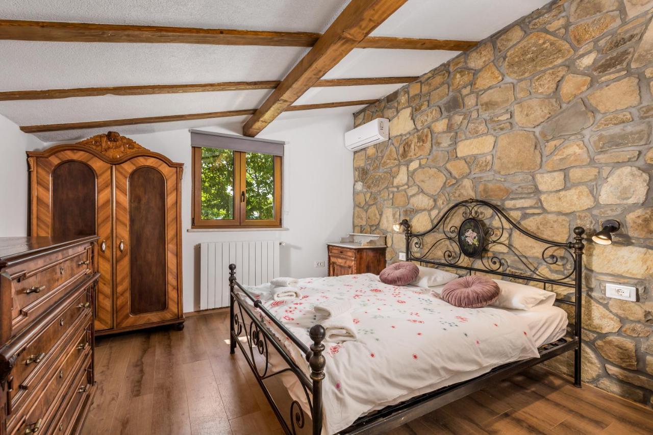 Rona Apartment & Rooms Mea Vista Бузет Екстериор снимка