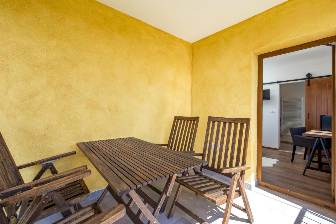 Rona Apartment & Rooms Mea Vista Бузет Екстериор снимка