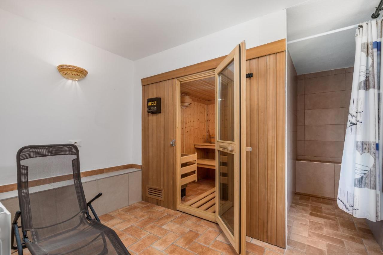 Rona Apartment & Rooms Mea Vista Бузет Екстериор снимка