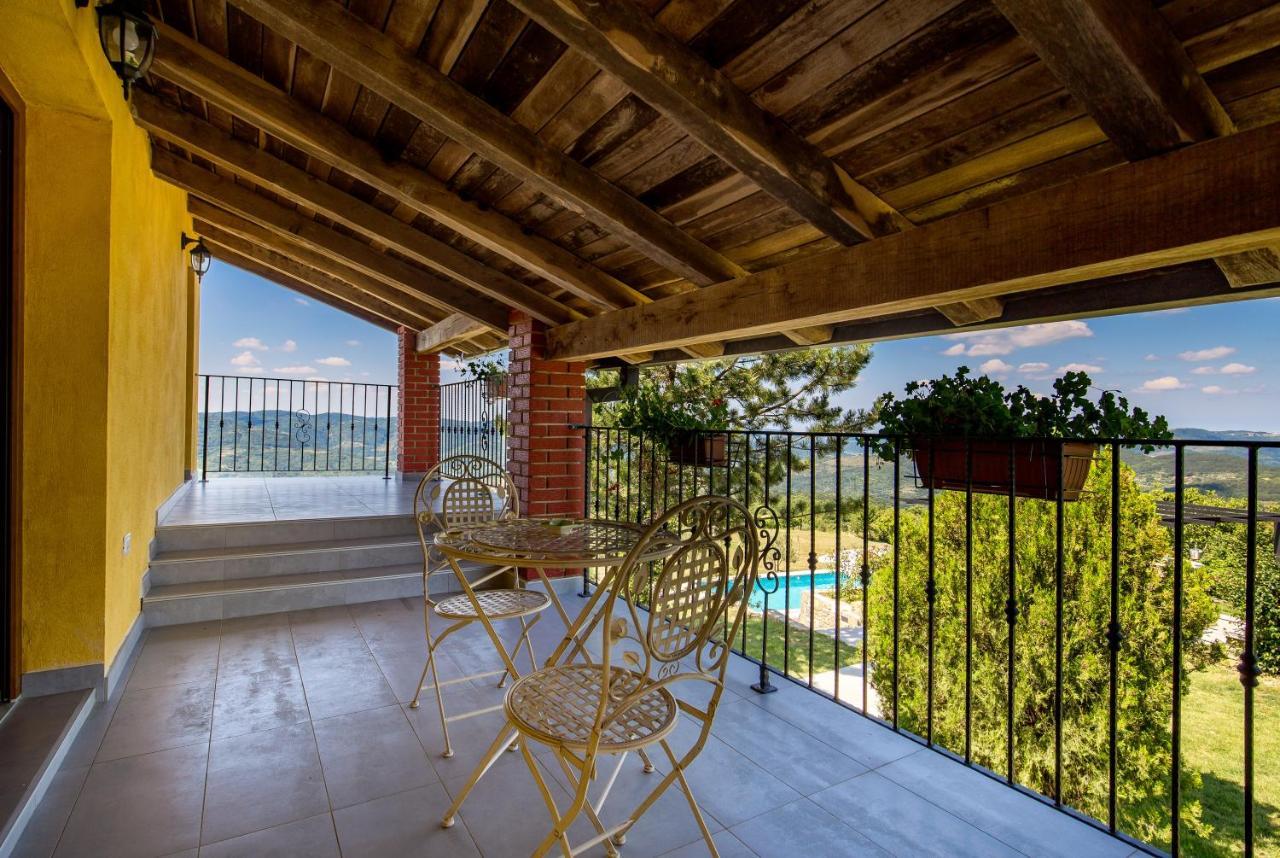 Rona Apartment & Rooms Mea Vista Бузет Екстериор снимка
