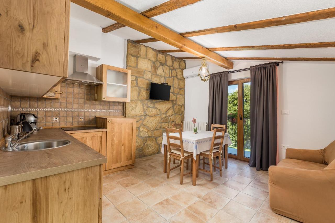 Rona Apartment & Rooms Mea Vista Бузет Екстериор снимка